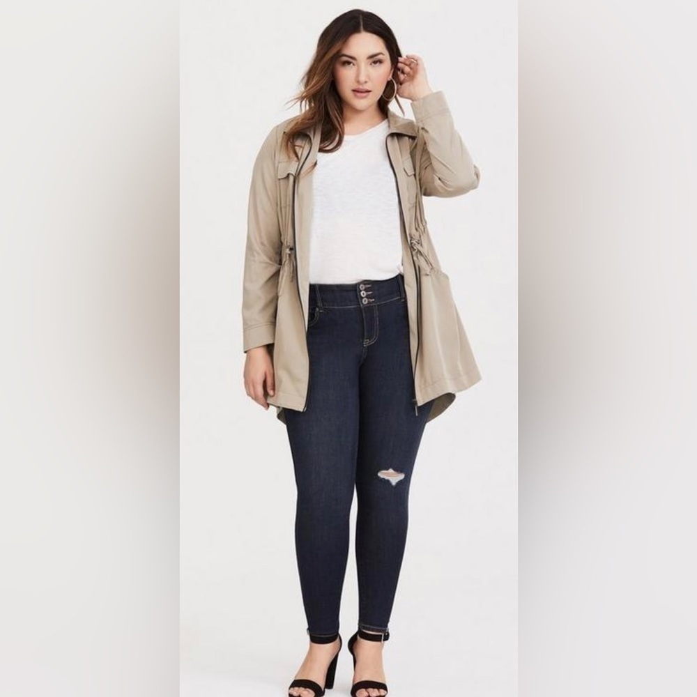 TORRID Distressed Jegging - Premium Stretch Dark Wash jeans